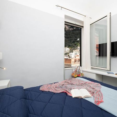 Vittoria House Centro Storico Villa Amalfi Luaran gambar